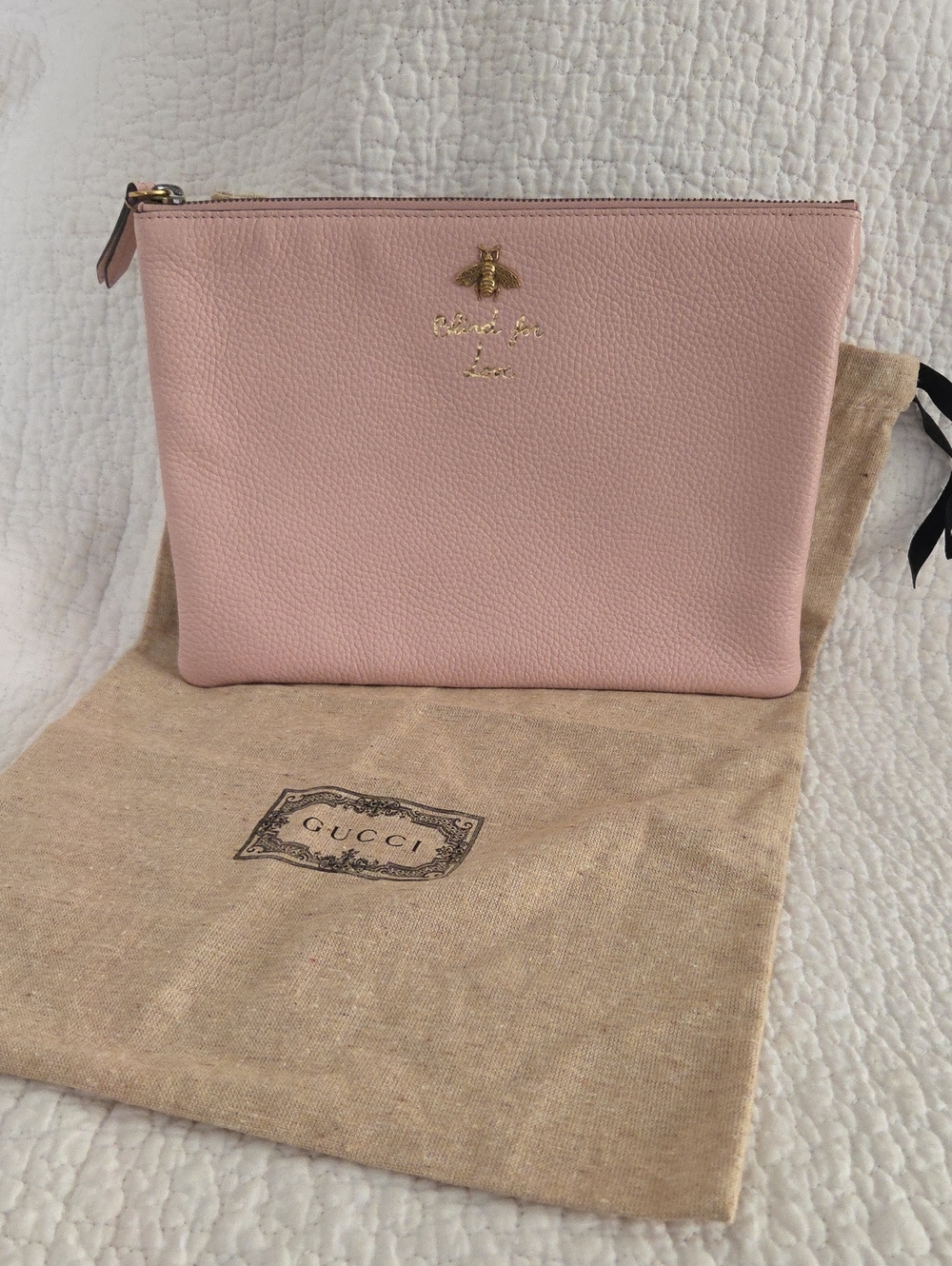 Authentic Gucci Blind for Love Pink Bee-Emblem Leather Clutch Pouch with Dusty
